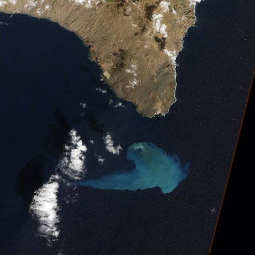 Imagen satélite del volcán submarino de El Hierro