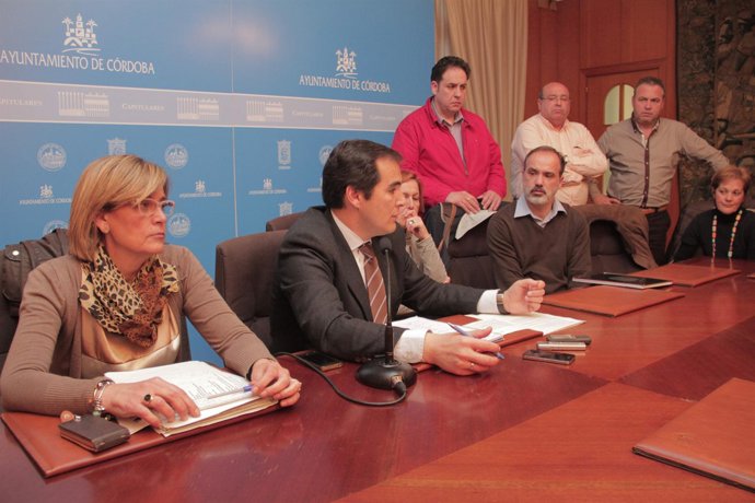 Caracuel y Nieto en la reunión con los propietarios de patios