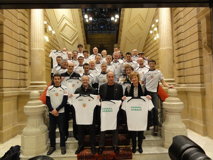 Recepción a atletas vascos en la Diputación de Gipuzkoa