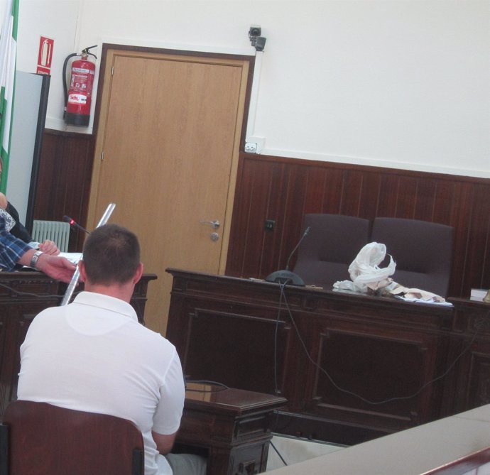 El acusado búlgaro durante el juicio en la Audiencia Provincial de Huelva.
