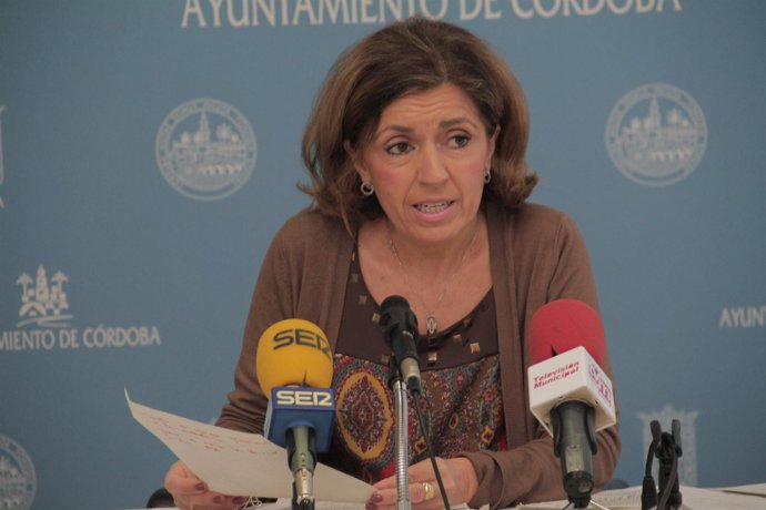 Botella durante la rueda de prensa