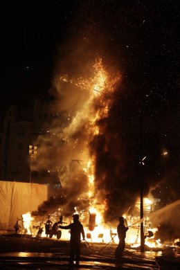 Las Fallas culminan en la 'Cremà' (archivo de JCF)
