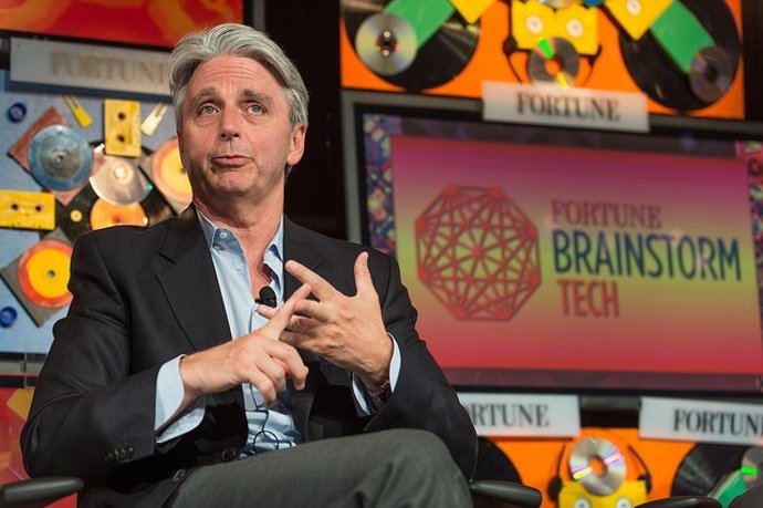 El CEO de Electronics Arts, John Riccitiello