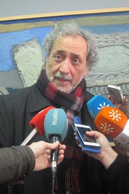 El defensor del pueblo andaluz, José Chamizo, en la UHU.