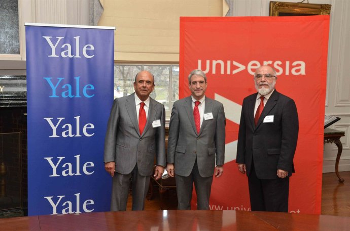UNIVERSIA Y UNIVERSIDAD DE YALE