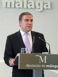 Bendodo aplaude la desconvocatoria de huelga en Limasa, que hubiera sido "un golpe letal"