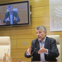 Valentín García replica a Teniente que "no ha nacido nadie en el PP que amenace a un diputado del Grupo Socialista"