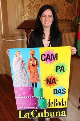 La concejala de Cultura presenta 'Campanadas de boda' de La Cubana