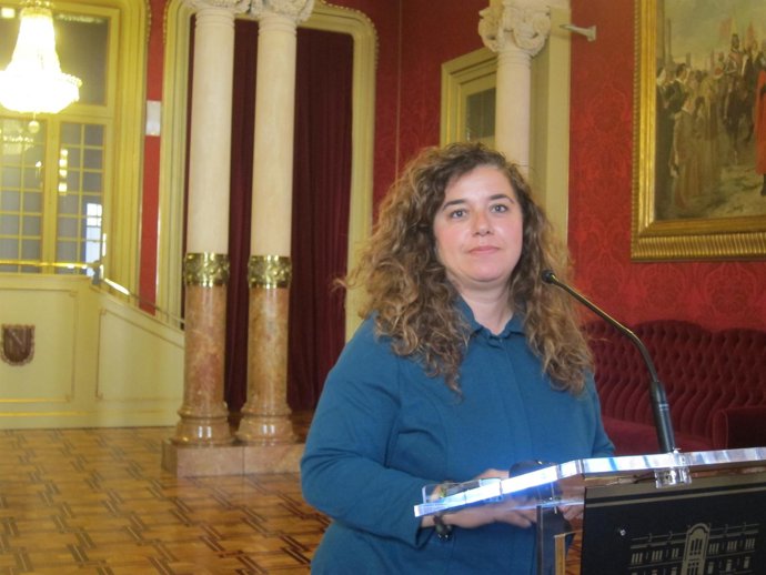 Pilar Costa en el Parlament