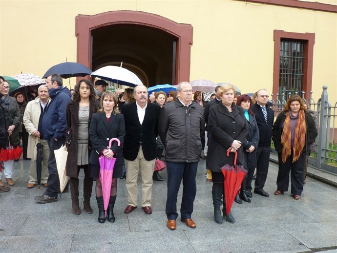 Concentración en la Diputación por el crimen de Écija.