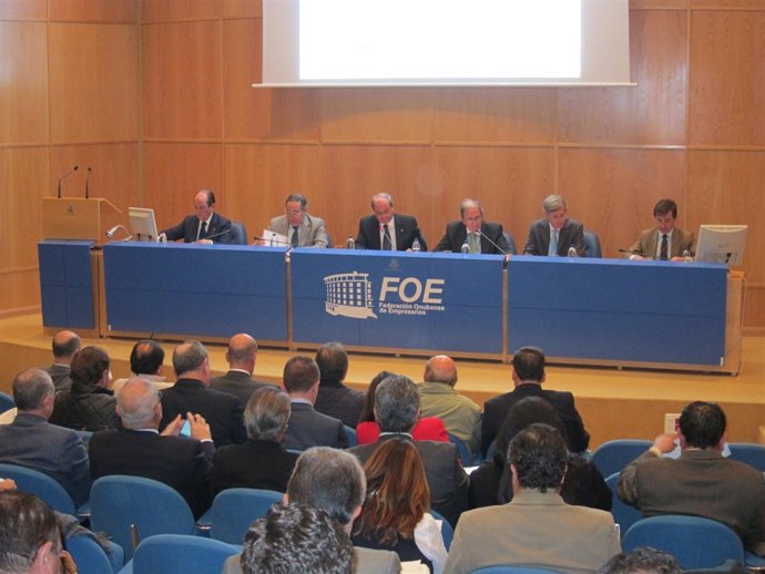 Asamblea general de la FOE, presidida por Antonio Ponce. 