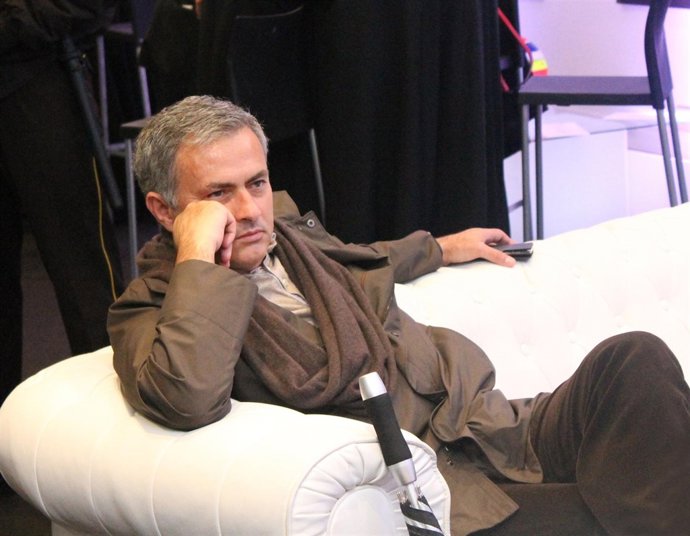 Jose Mourinho entrenador Real Madrid  entrega coches Audi 