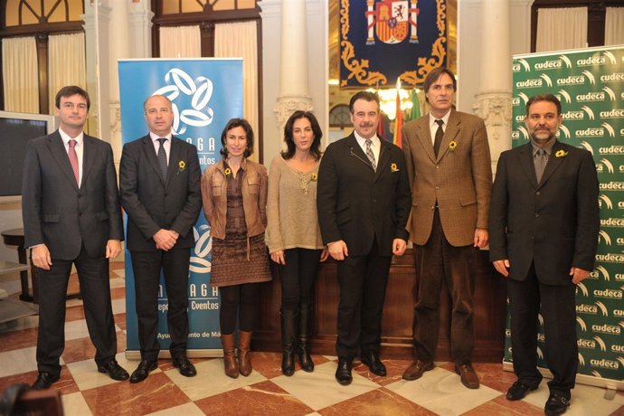 Acto Cudeca Carlos Álvarez baritono