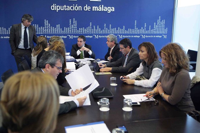 Elías Bendodo en la junta de gobierno de la Diputación