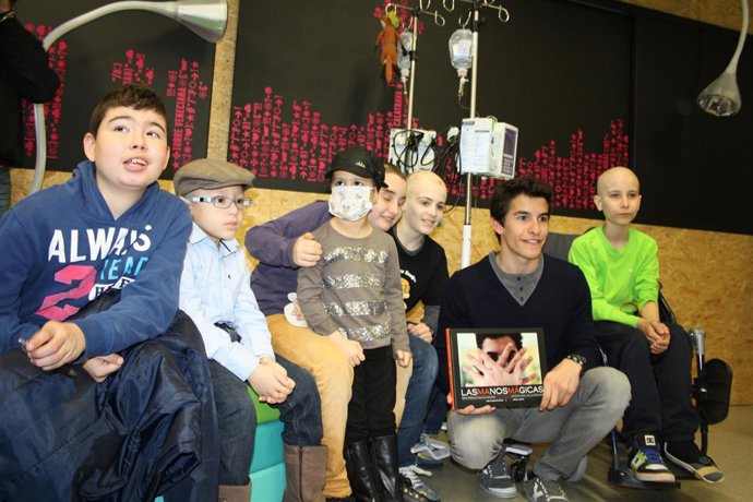 El piloto de MotoGP Marc Márquez en su visita al Hospital Sant Joan de Déu