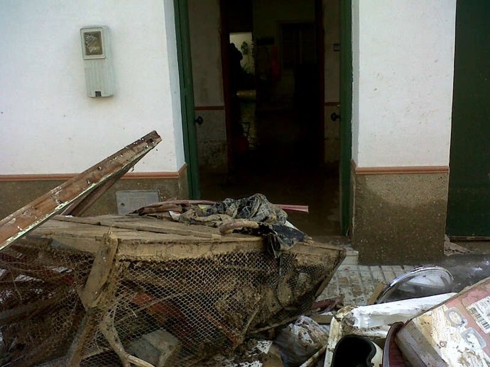 Limpieza en Écija tras las inundaciones