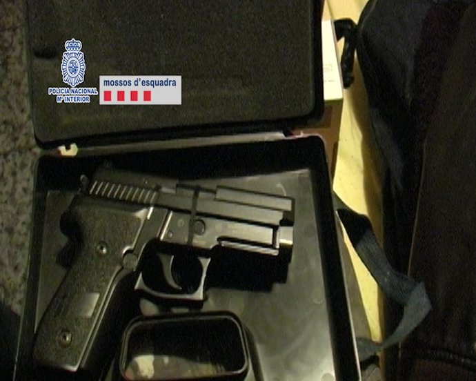 Arma intervenida a la banda de ladrones