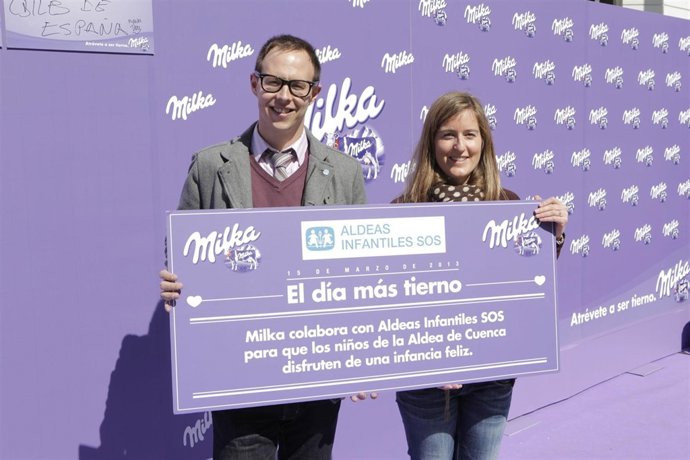 Milka estuvo recogiendo donativos para ayudar a Aldeas Infantiles SOS