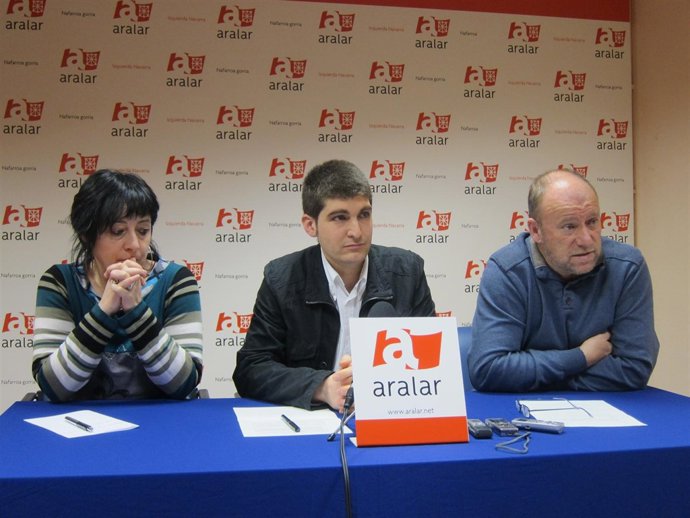 Asun Fernández de Garaialde, Aritz Romeo y Txentxo Jiménez en rueda de prensa