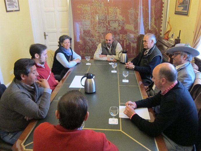 Reunión Entre Ayuntamiento Y Vendedores Ambulantes En Cáceres