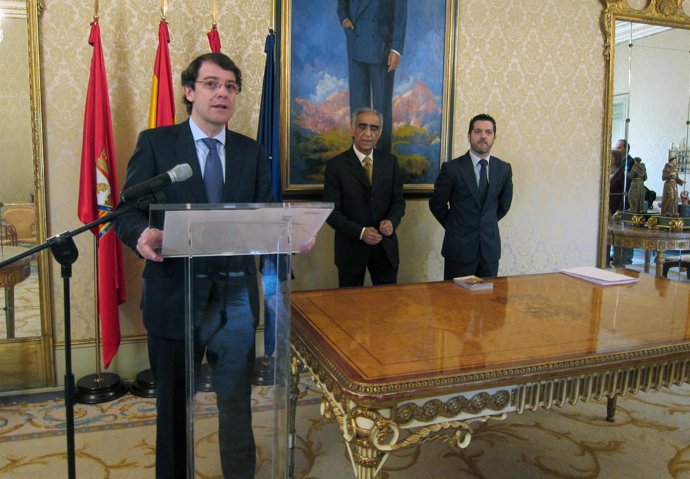 El alcalde de Salamanca junto al presidente de la Junta de Cofradías y el concej