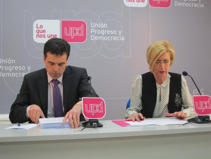 Andrés Herzog y Rosa Díez en rueda de prensa