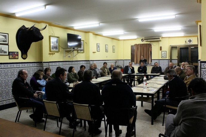 Espadas con asociaciones vecinales del Cero del Águila y Su Eminencia