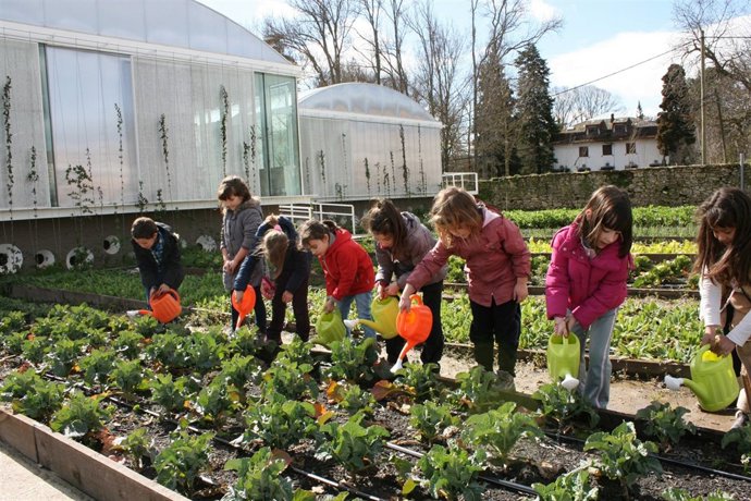 Un grupo de escolares en Casa Gurbindo.