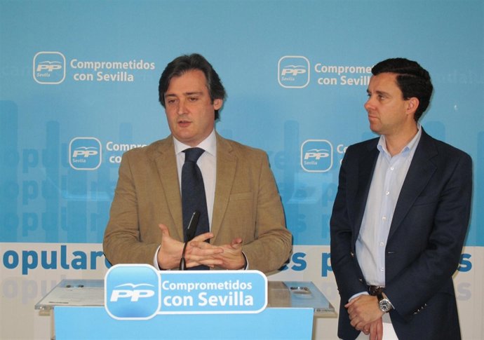 Eloy Carmona y Juan de la Rosa durante la rueda de prensa