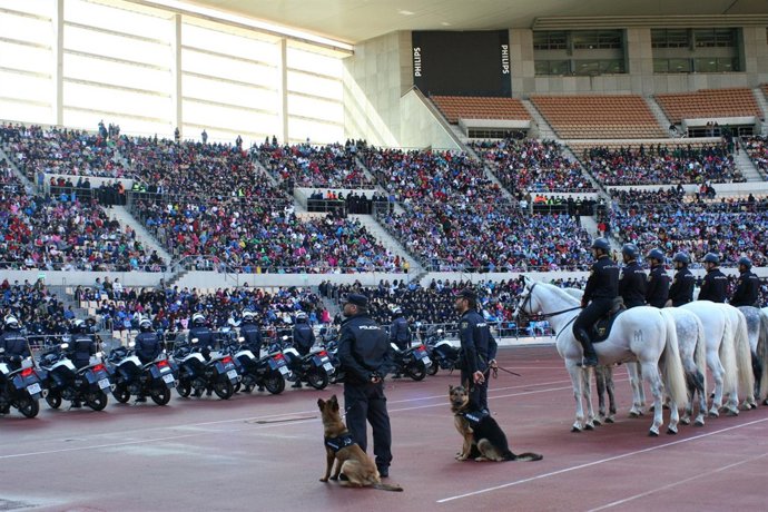 Exhibición de la Policía Nacional a escolares sevillanos