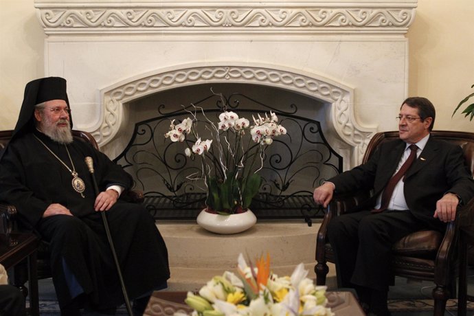 El arzobispo de la iglesia ortodoxa de Chipre se reúne con el presidente