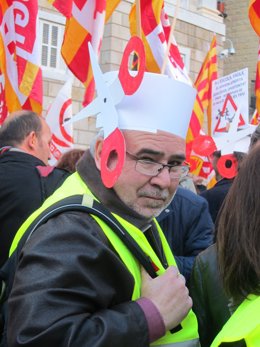 Funcionarios De Catalunya Protestan Ante El Palau De La Generalitat  