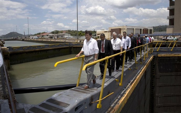 Javier Fernández visita el Canal de Panamá.