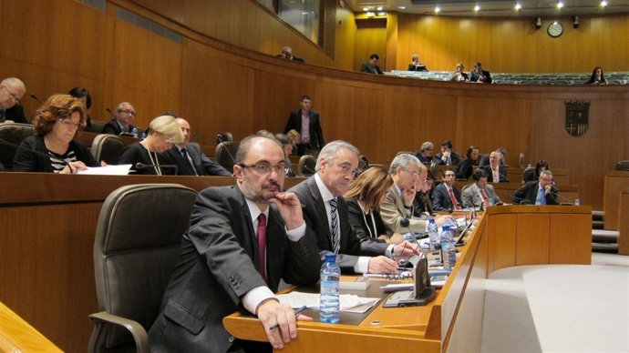 Javier Lambán en su escaño