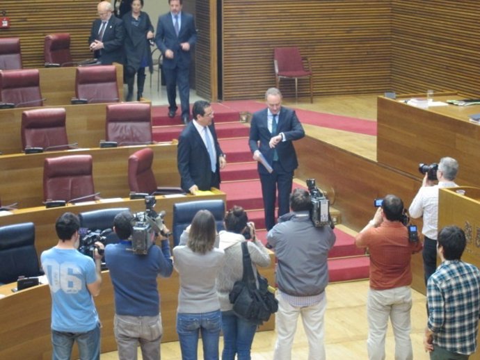 Fabra a su llegada al hemiciclo para la sesión de control