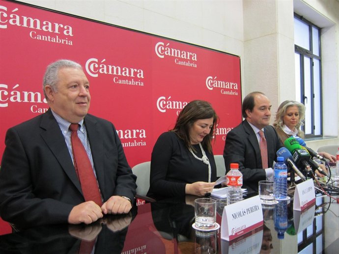 Los empresarios en la rueda de prensa