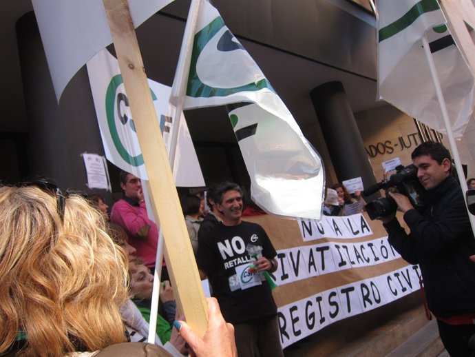 Concentración en contra de la privatización del registro civil