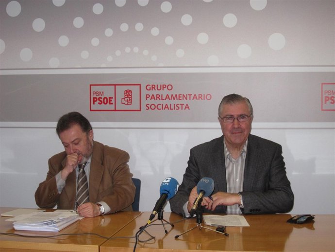 José Quintana y Antonio Fernández Gordillo en rueda de prensa en la Asamblea