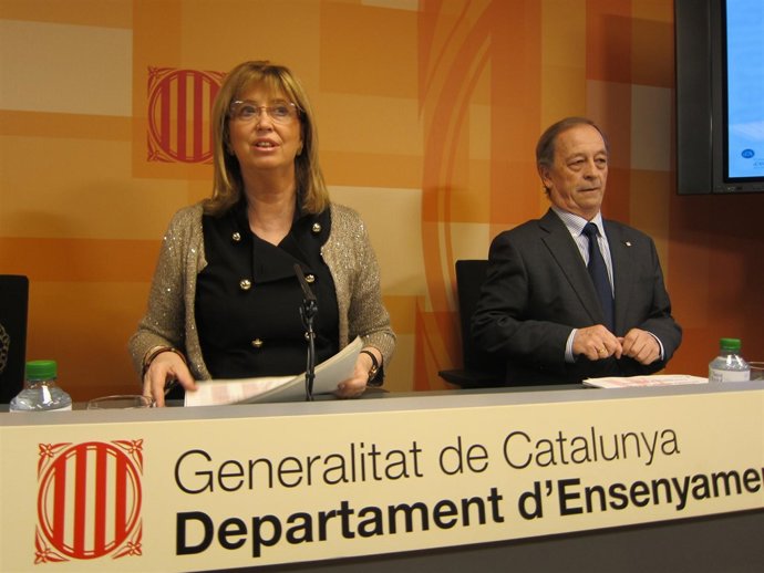 La consellera Irene Rigau y el secretario de Pol.Educativas,Joan Mateo