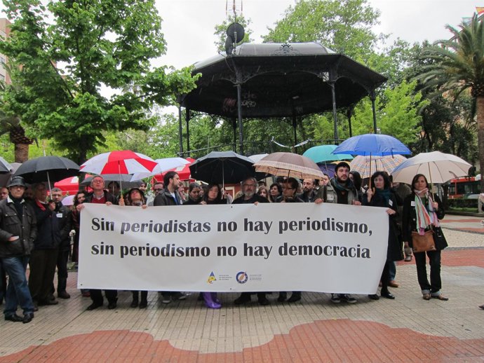 Concentración De Periodistas En Cáceres En Mayo De 2012