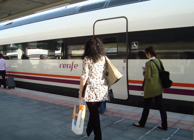 Tren Avant En La Estación De Segovia.