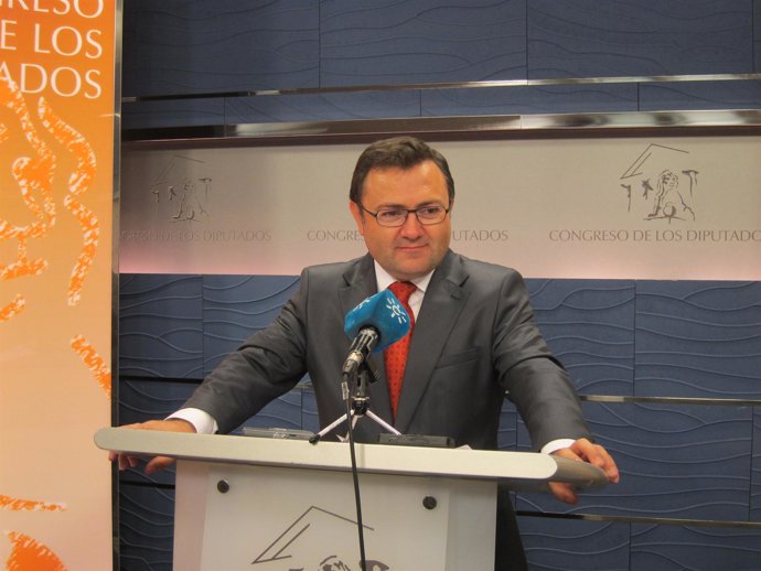 El coordinador de interparlamentaria socialista andaluza, Miguel Ángel Heredia