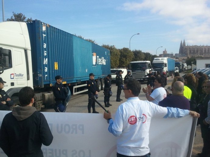 Huelga en la Autoridad Portuaria de Baleares en Palma