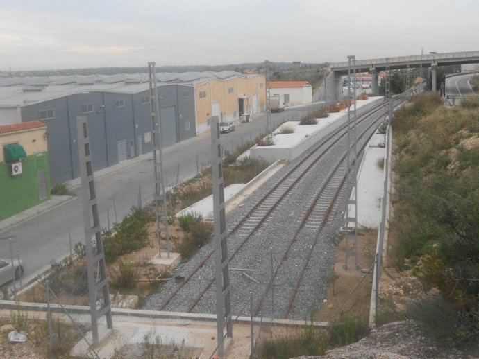 Vías férreas a su paso por Ribarroja (Valencia)