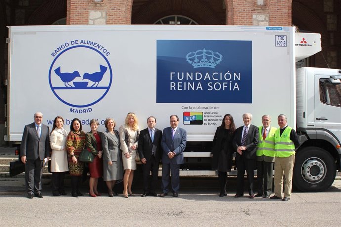 La Fundación Reina Sofía dona un camión congelador al Banco de Alimentos de Madr