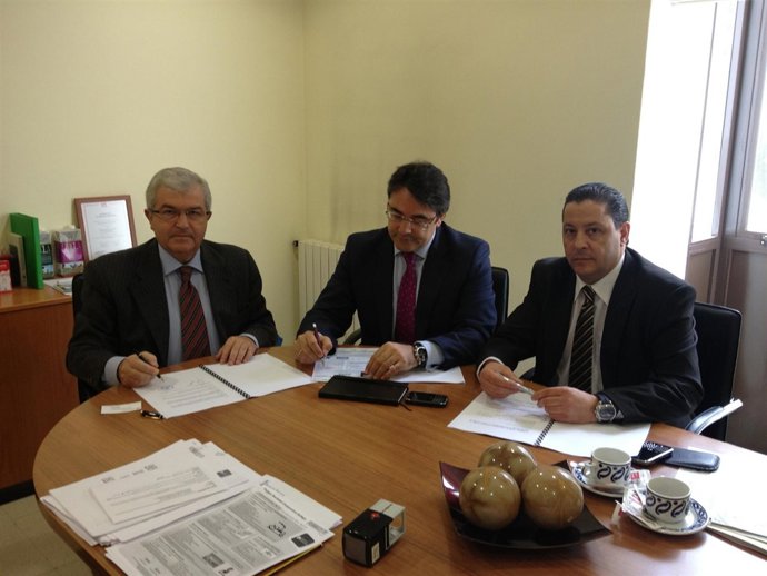 Firma del acuerdo entre Banco Pastor y Feiraco