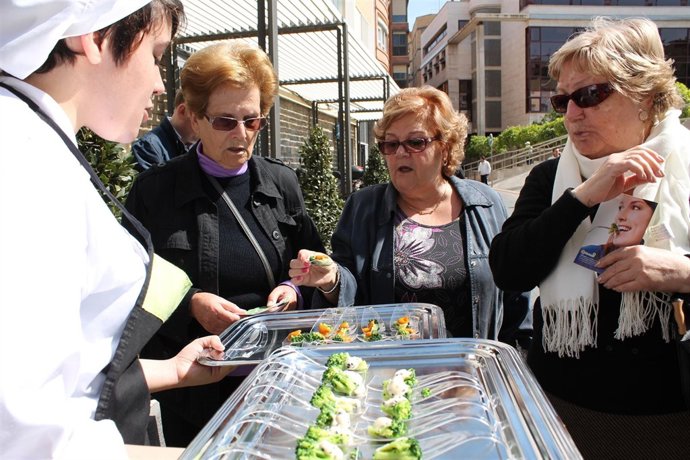 +Brócoli Reparte 2.000 Tapas En El Mercado Saavedra Fajardo De Murcia 