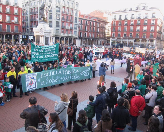 Encuentro de las siete 'mareas ciudadanas' en la Plaza Mayor de Valladolid