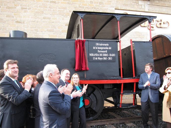 Pastor inaugura placa en exposición 'La Rioja Tierra Abierta' con Sanz
