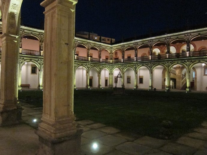 Claustro del Colegio Arzobispo Fonseca de Salamanca